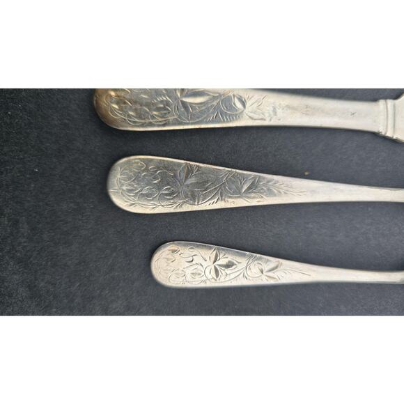Vintage Holmes & Edwards XIV Silverplate Flatware Set Knife Fork Spoon Floral En - Picture 3 of 9